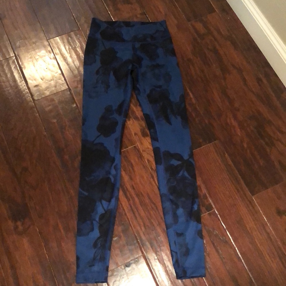 Lululemon Under Wunder pants size 2